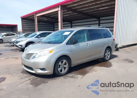2016 Toyota Sienna Le 8 Passenger z USA, uszkodzony, nr VIN 5TDKK3DC3GS735927